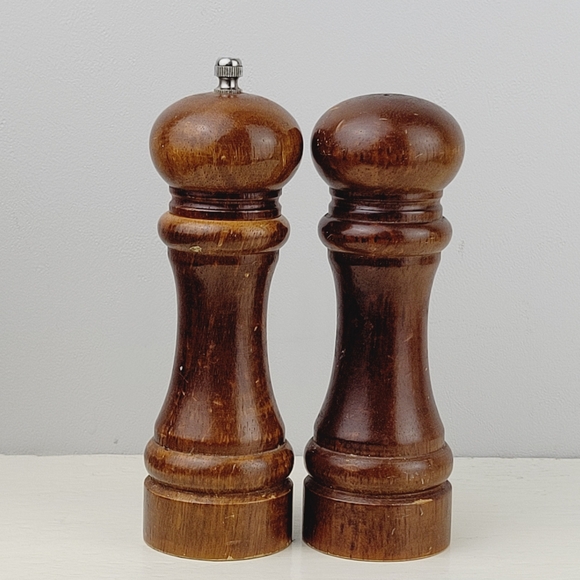 Vintage Wooden Lucas Gourmet Pepper Mill Grinder And Salt Shaker - Picture 10 of 13